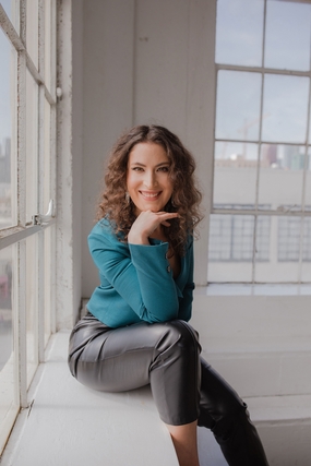 欧美时尚卷发职业商务女性美女图片